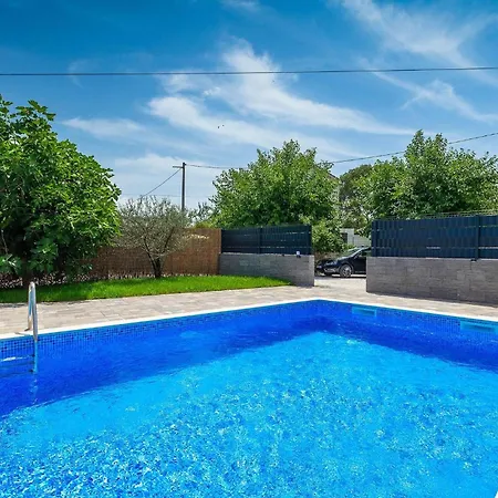 Leni Kringa Holiday home Kucici