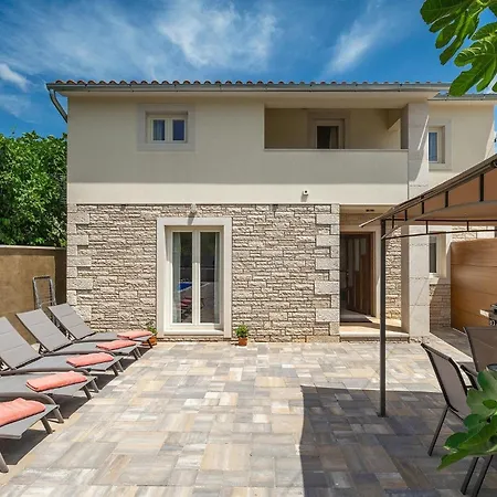 Holiday home Leni Kringa Kucici