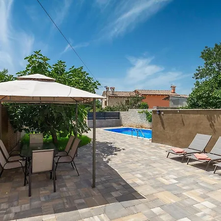 Holiday home Leni Kringa Kucici