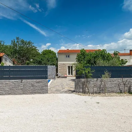 Leni Kringa Casa de Férias Kucici